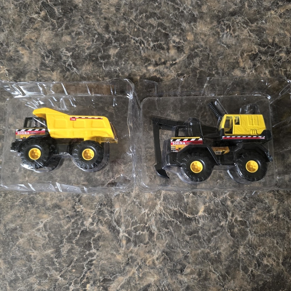Hasbro/Maisto Tonka Mighty 768 Dump Truck/ 750 Swivel Bucket Crane